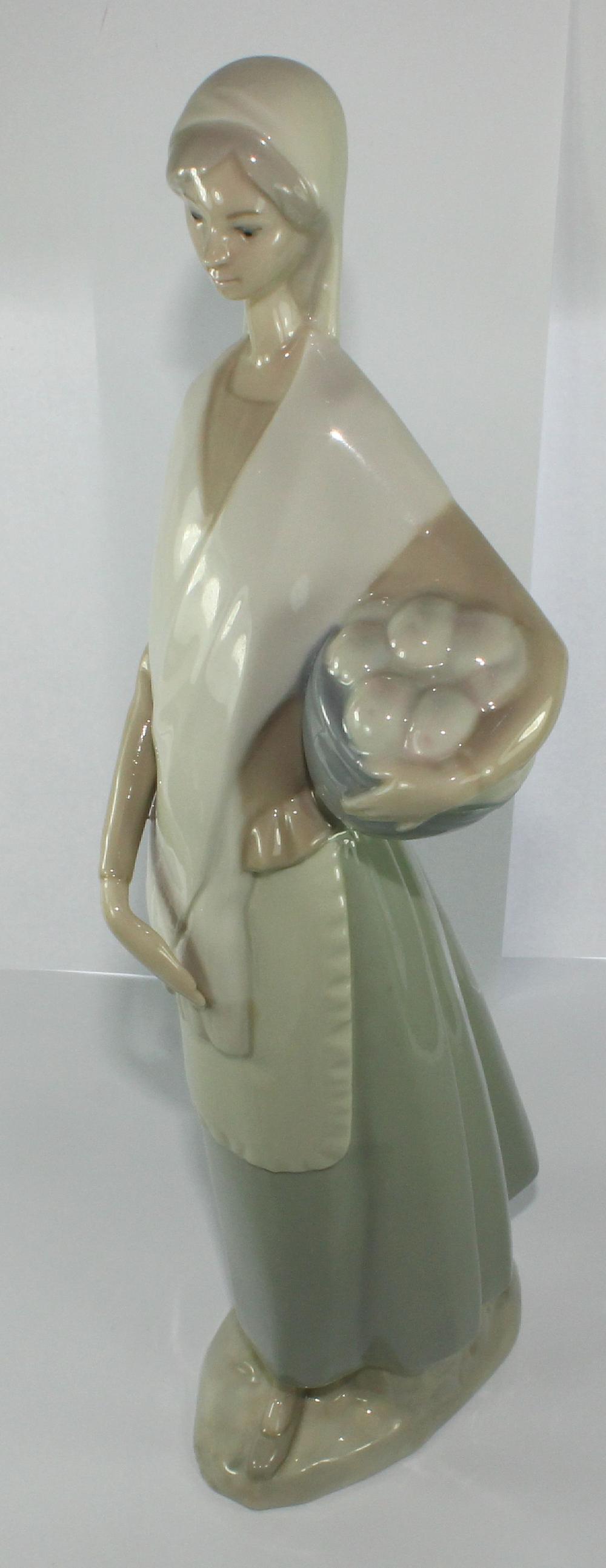 Porcelain Figurine of a 'Pe... image