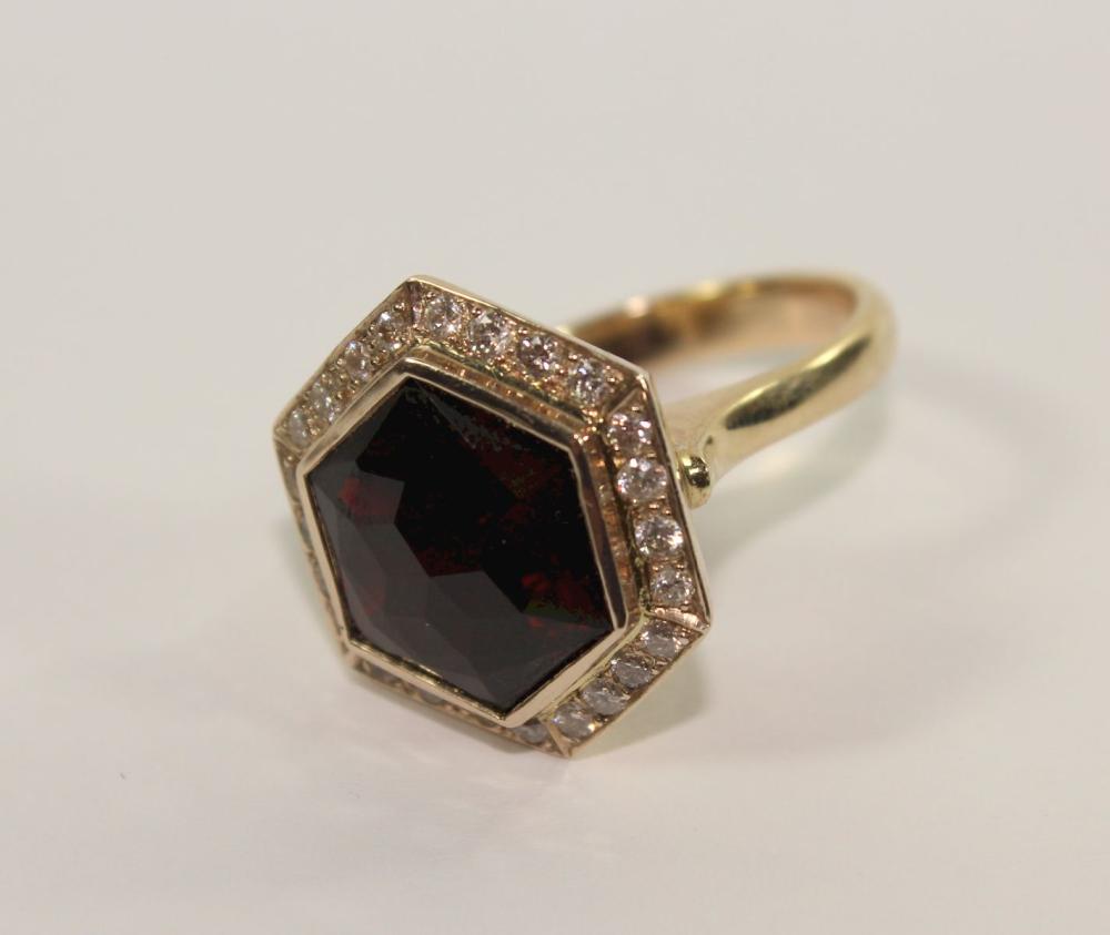 Hexagonal Garnet bezel-set ... image