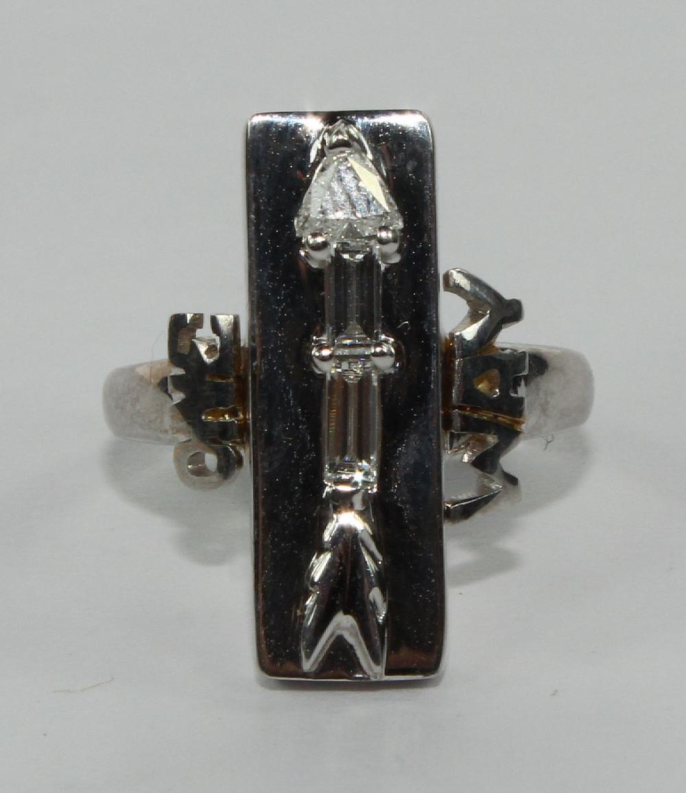 One Way Arrow Ring in 14ct ... image