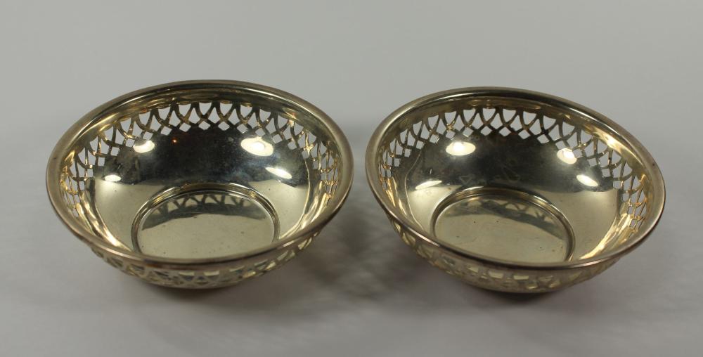 Matching Pin Dishes in Ster... image