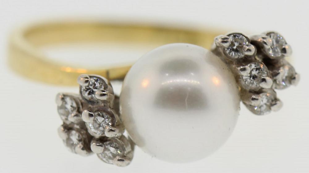 Pearl & Diamond Ring in 18c... image