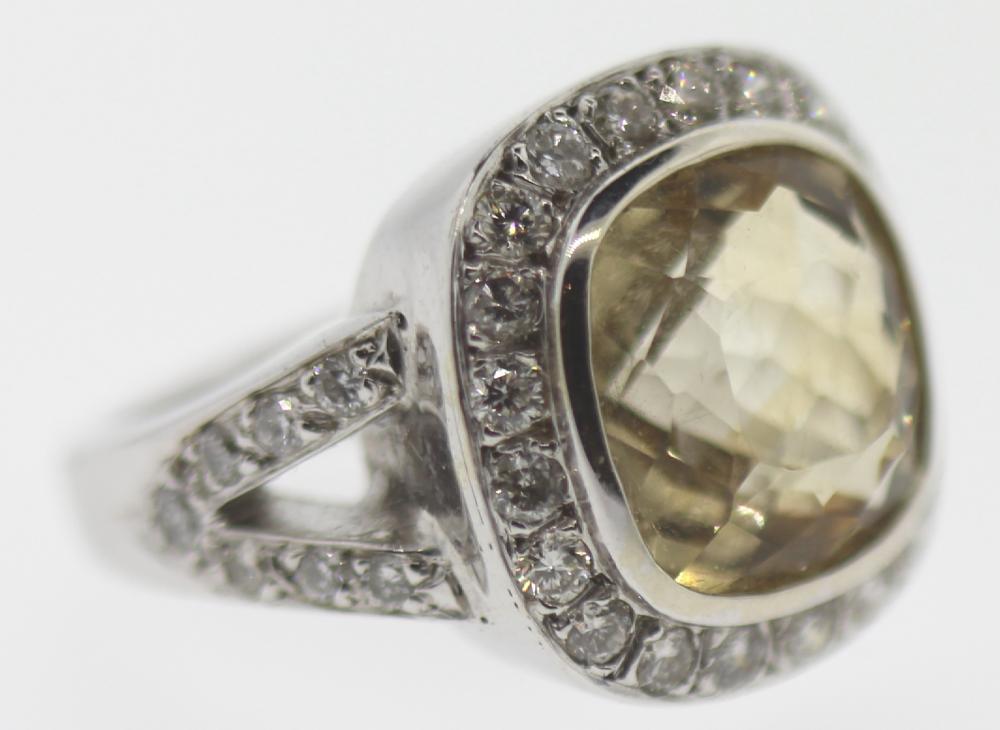 White Gold Ring in 9ct with... image