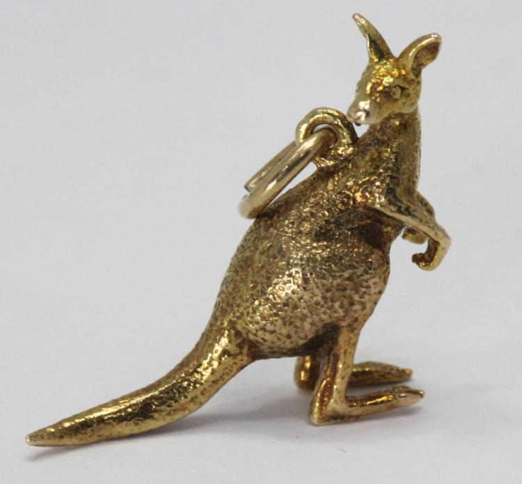 Kangaroo Charm in 9ct Gold image