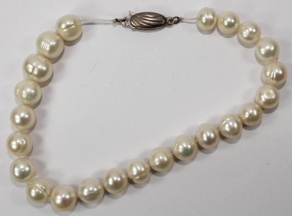 Vintage Pearl Bracelet with... image