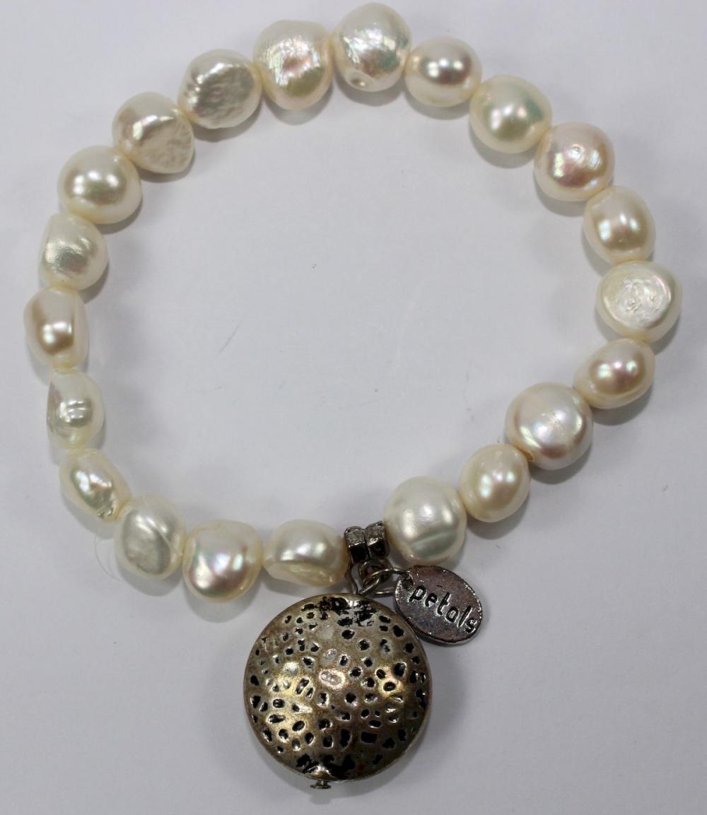 Expandable Pearl Bracelet b... image