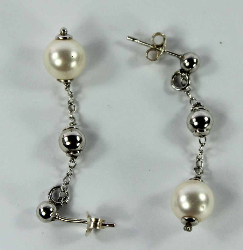 Elegant Pearl Dangle Earrin... image