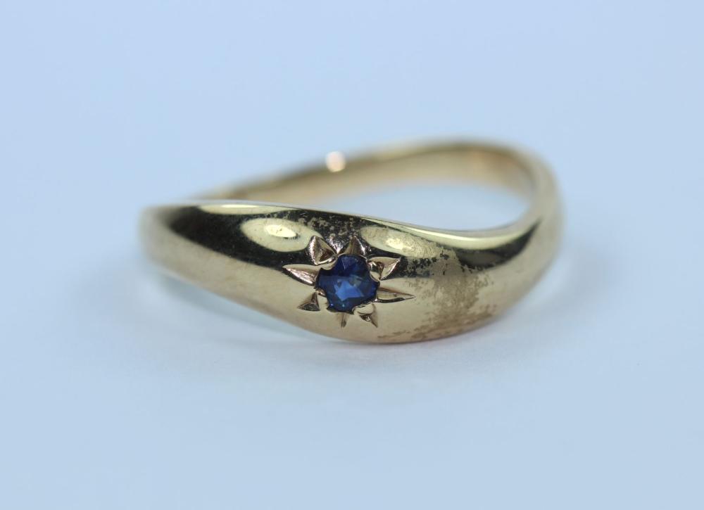 Blue Sapphire Ring in 9ct Y... image