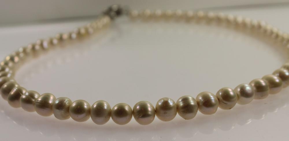 Vintage Freshwater Pearl Ne... image