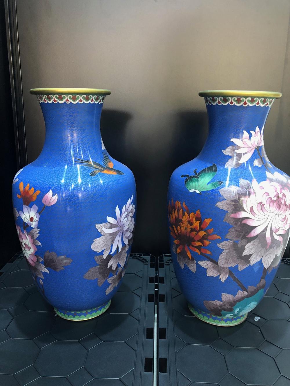 Chinese Vintage pair of Clo... image