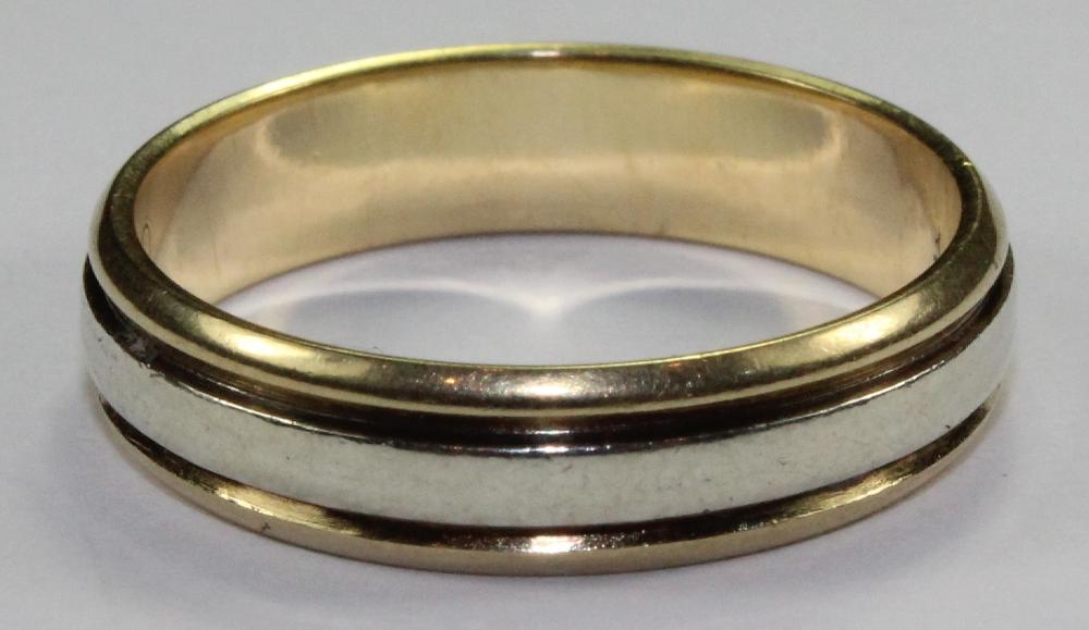 Gold Band in 18ct Yellow & ... image