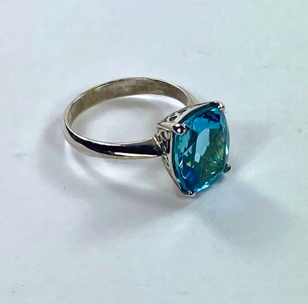 Swiss Blue Topaz Ring in 9c... image