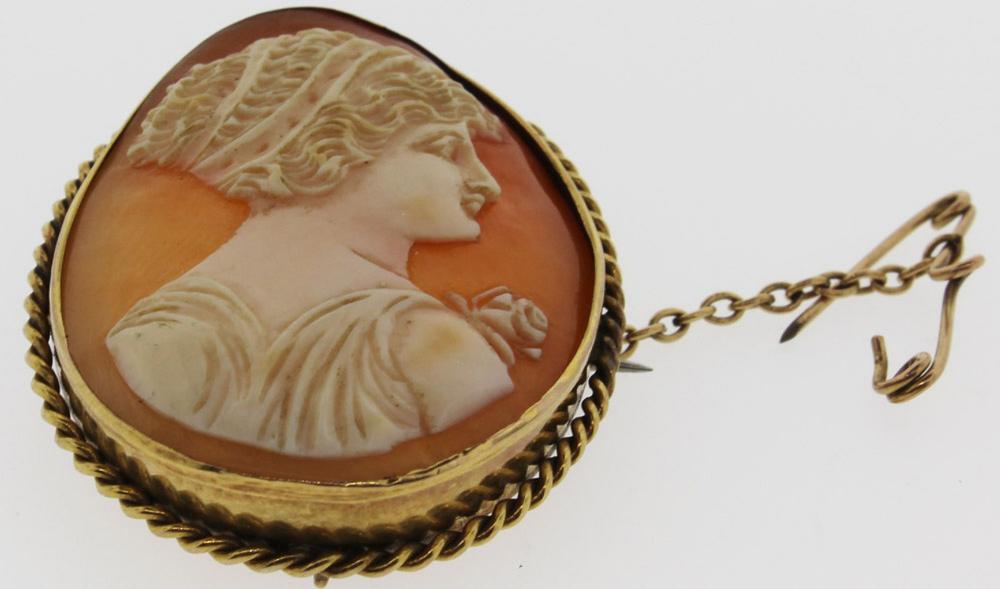 Shell Cameo Brooch in 9ct G... image