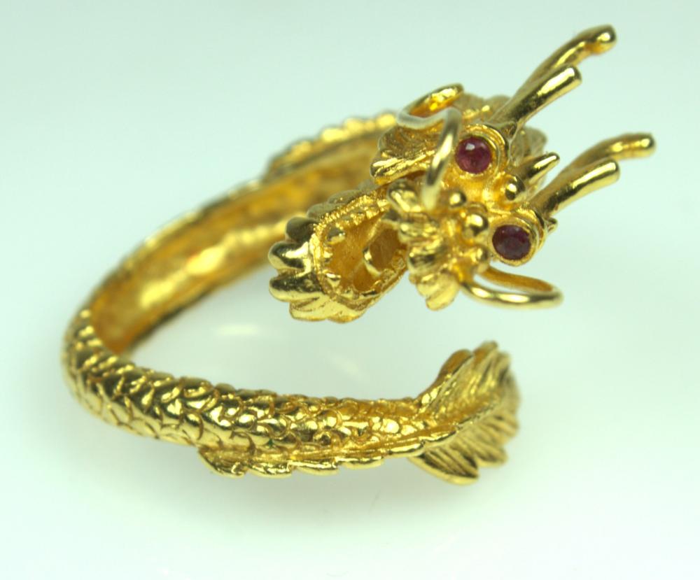 Dynamic Dragon Ring in 18ct... image