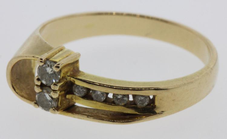 Unusual 14ct Gold Diamond Ring image