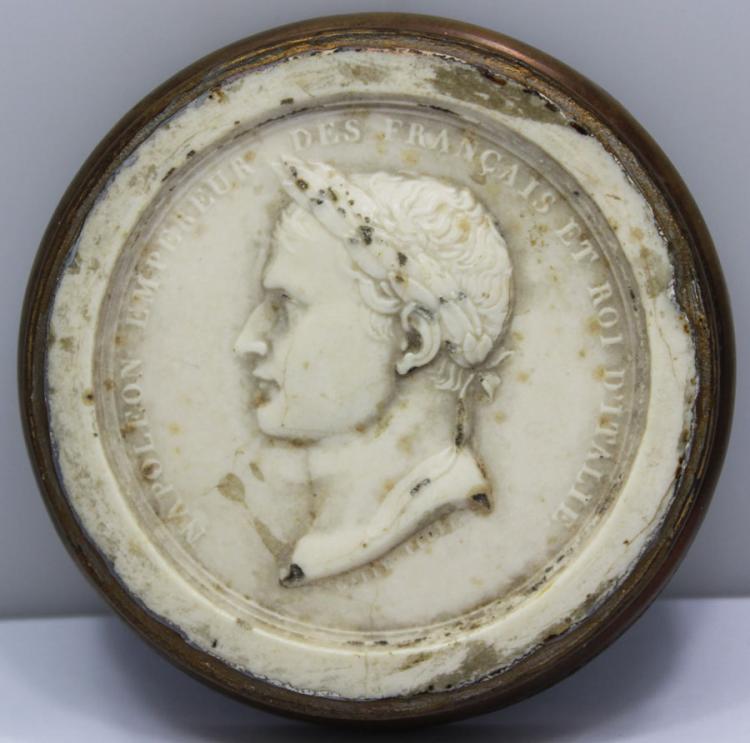 France - Paper weight in wh... image