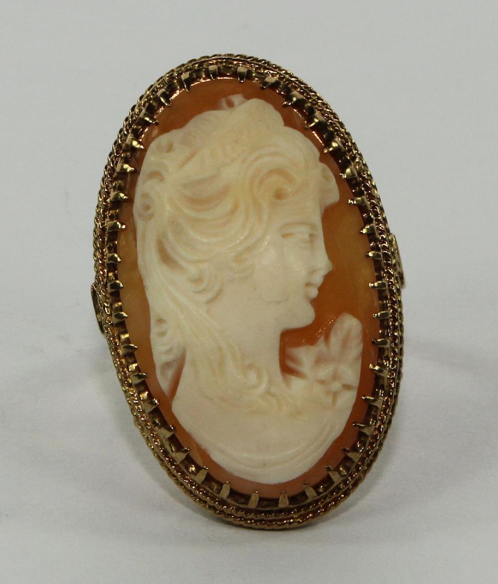 Oval-shaped Shell Cameo Rin... image