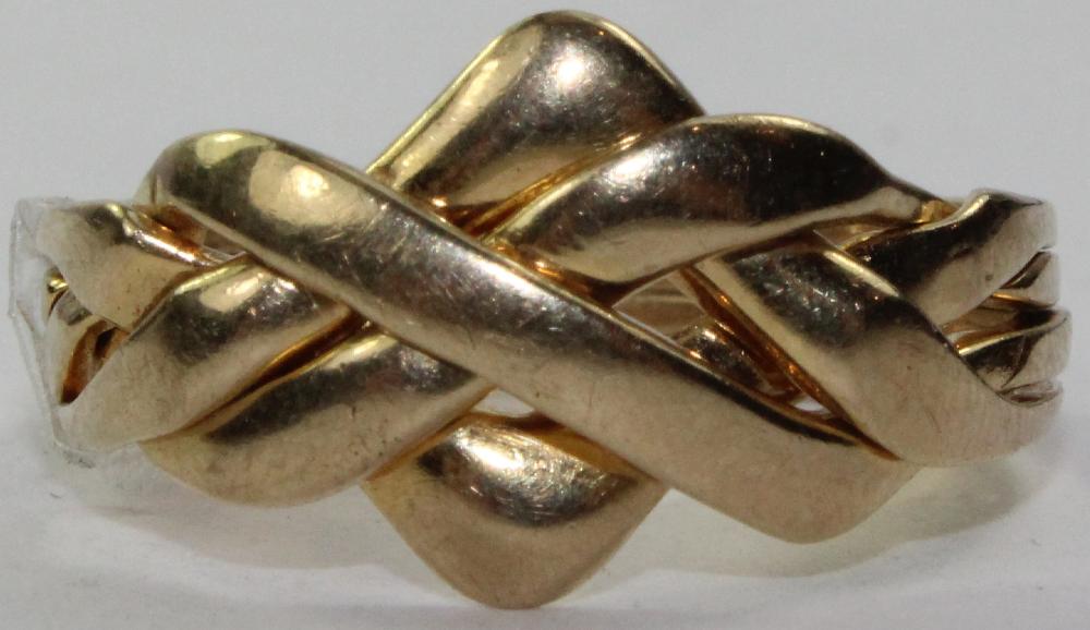 Puzzle Ring in 9 CT Gold image