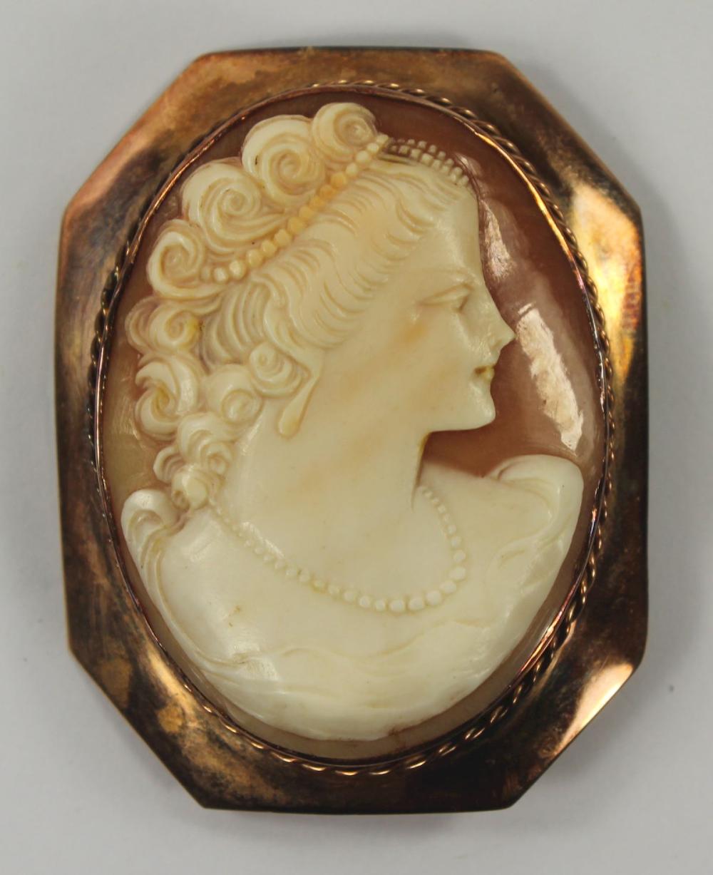 Shell Cameo Brooch with 9ct... image