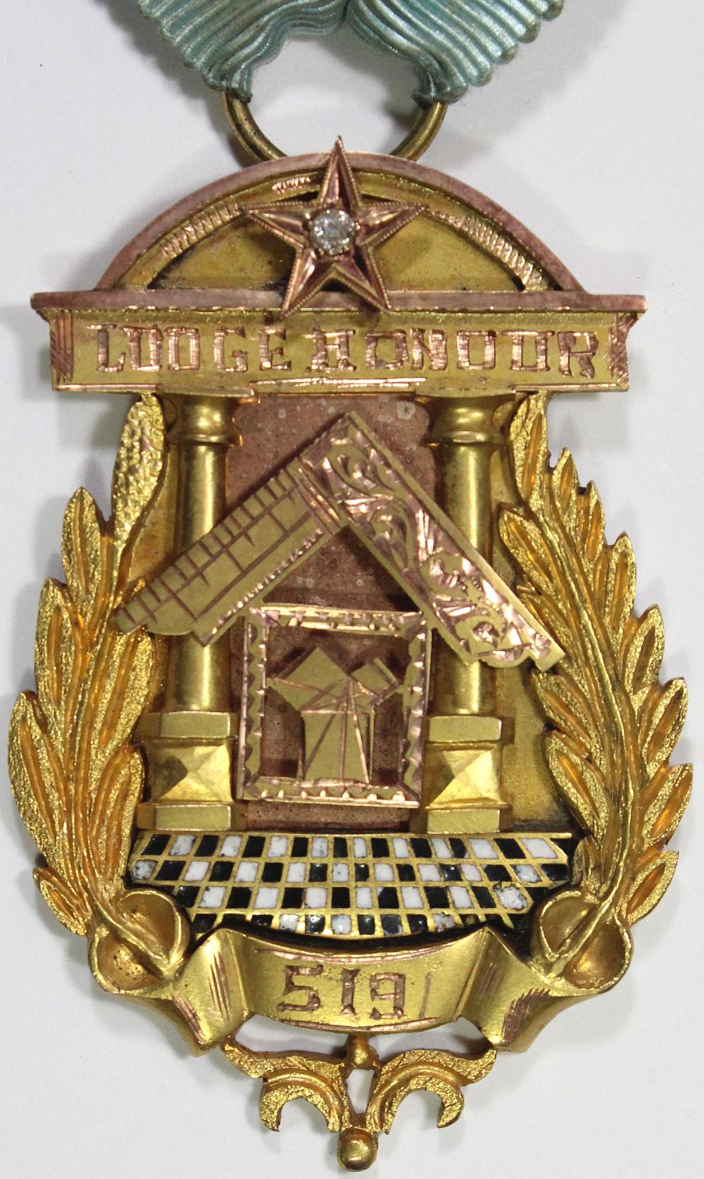 Masonic Lodge Jewel in 9ct ... image