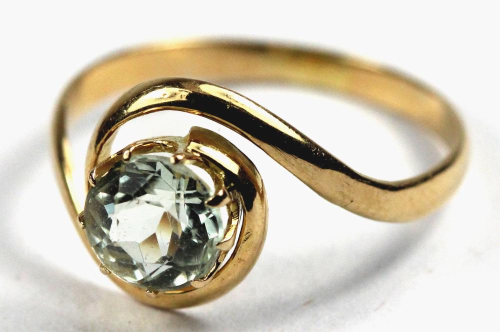 Aquamarine Ring in 18ct Gold image