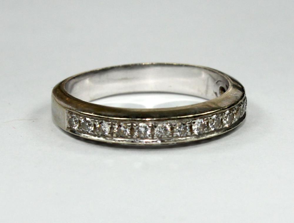 Band in 18ct White Gold wit... image