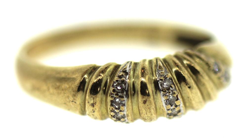 9ct Yellow Gold Ring inset ... image