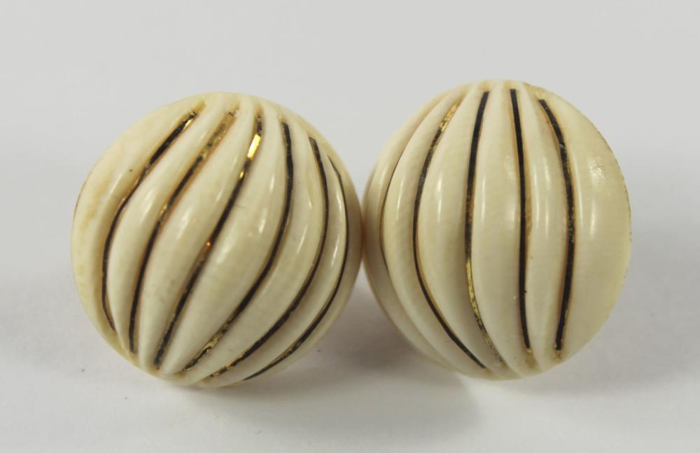 Vintage Gold & Ivory Earrin... image