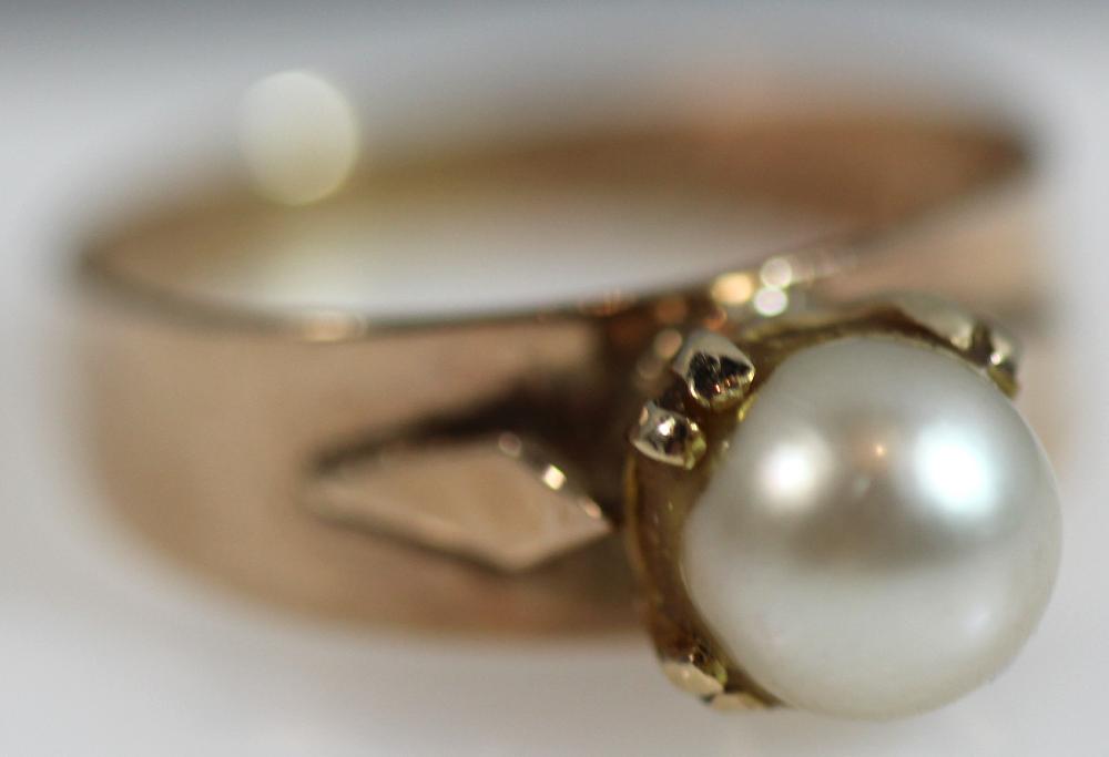 Pearl Ring in 9ct Yellow Gold image