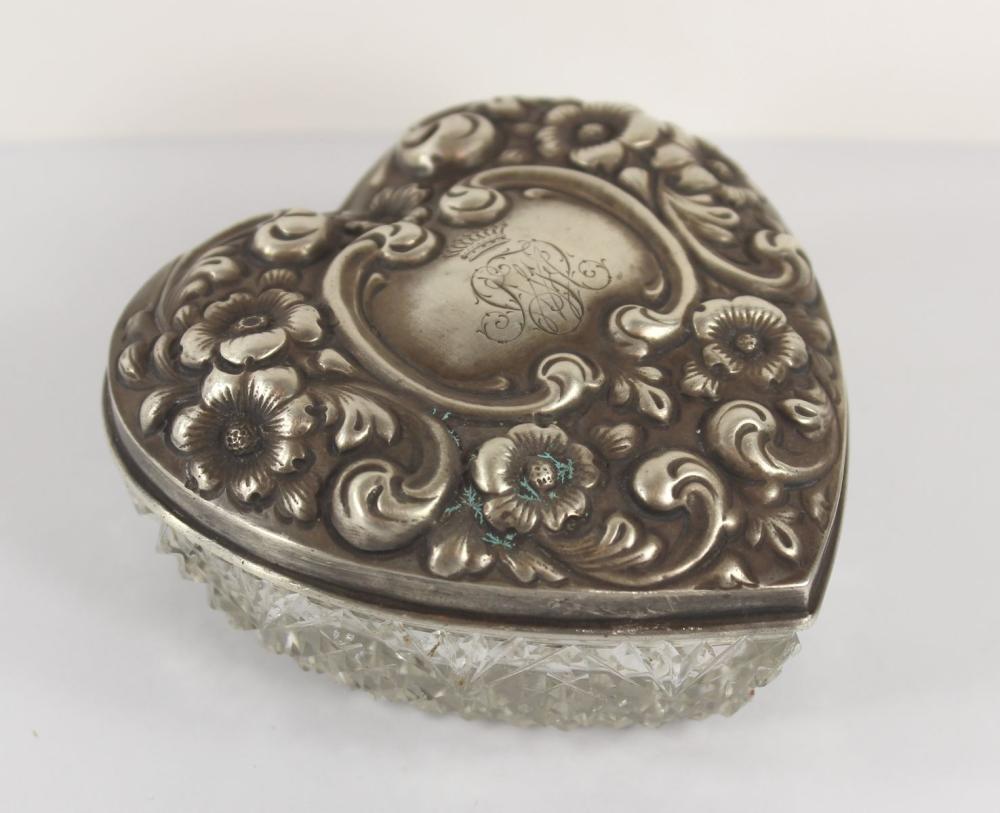 Heart-shaped Dresser Box in... image