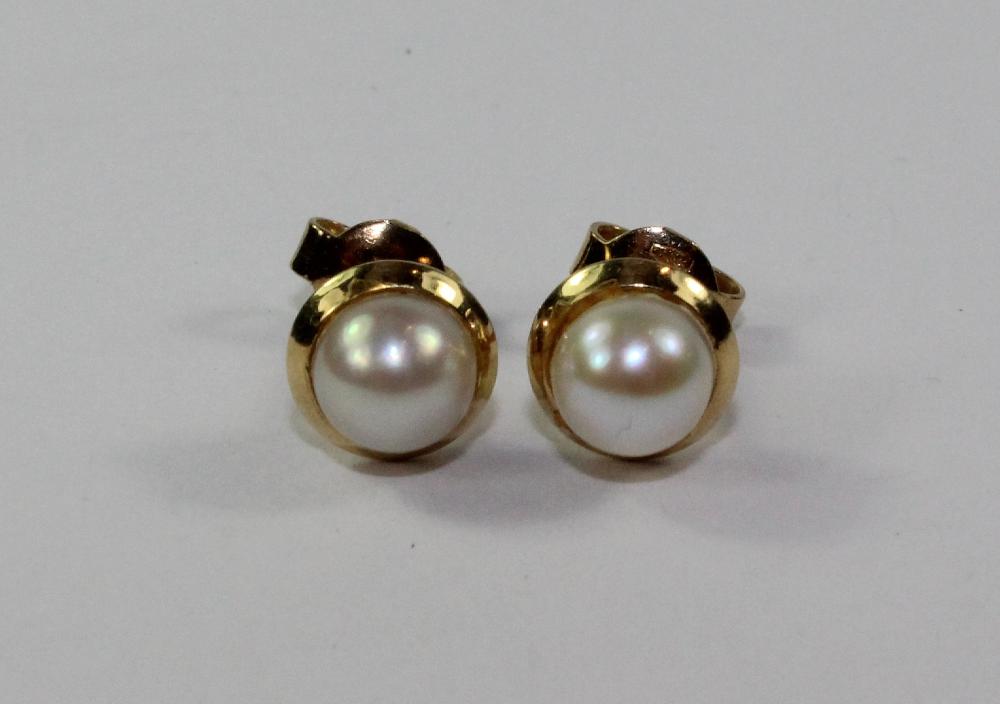 Pearl Stud Earrings in 18ct Gold