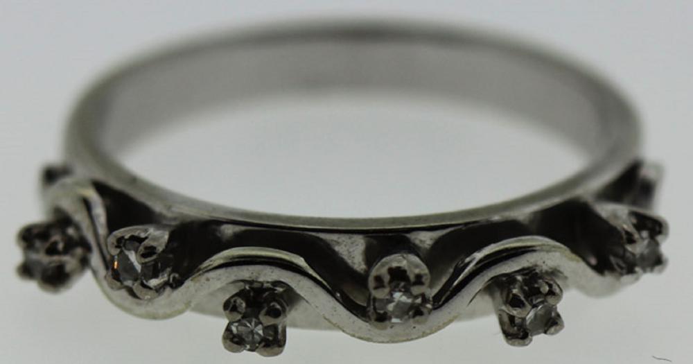 Unusual 18ct White Gold Rin... image