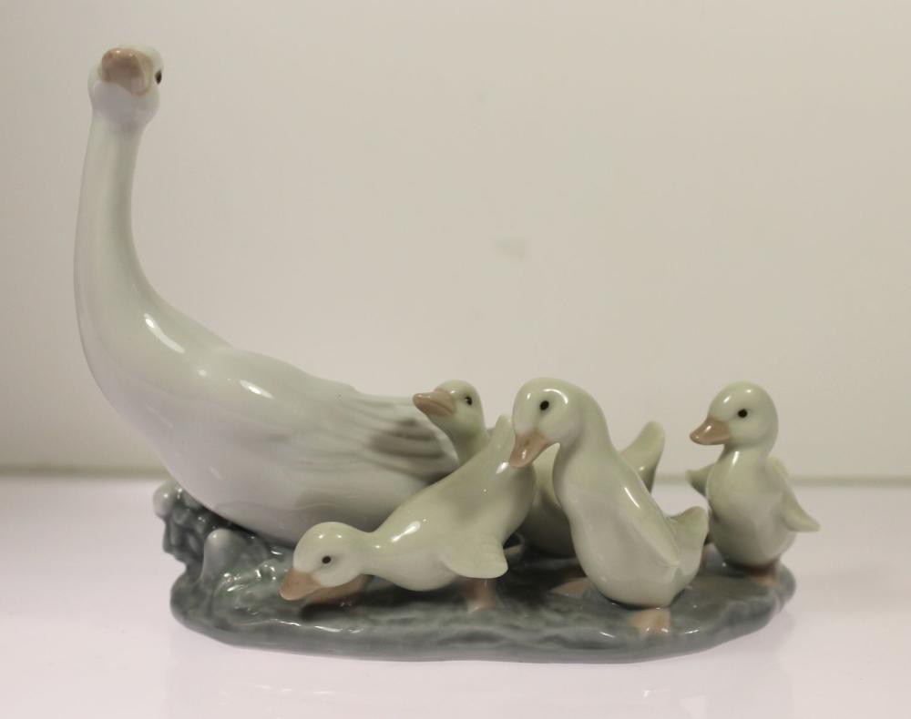 Vintage Lladro Porcelain Fi... image