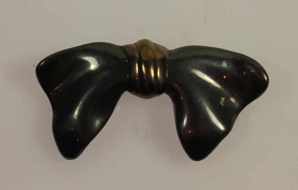 Two-tone Bow Ribbon Brooch ... image