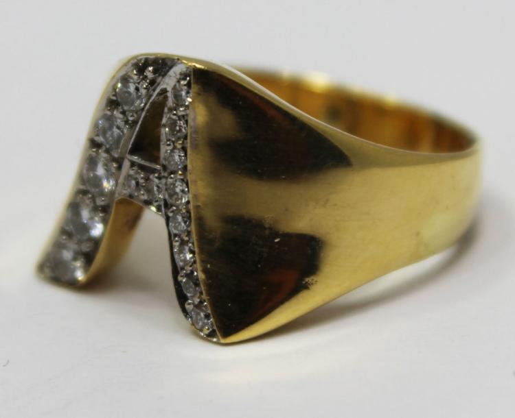 18ct Gold Ring formed aroun... image