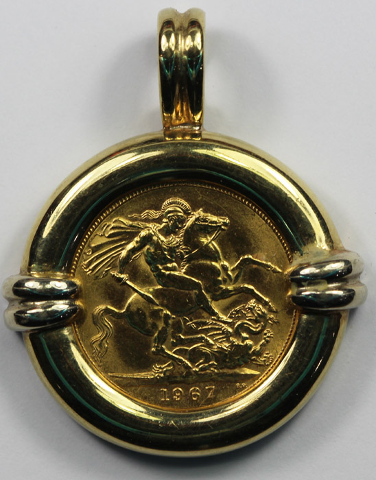 9ct Gold Sovereign Pendant ... image