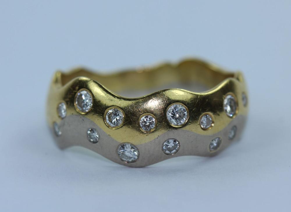 18ct Yellow Gold Ring inset... image