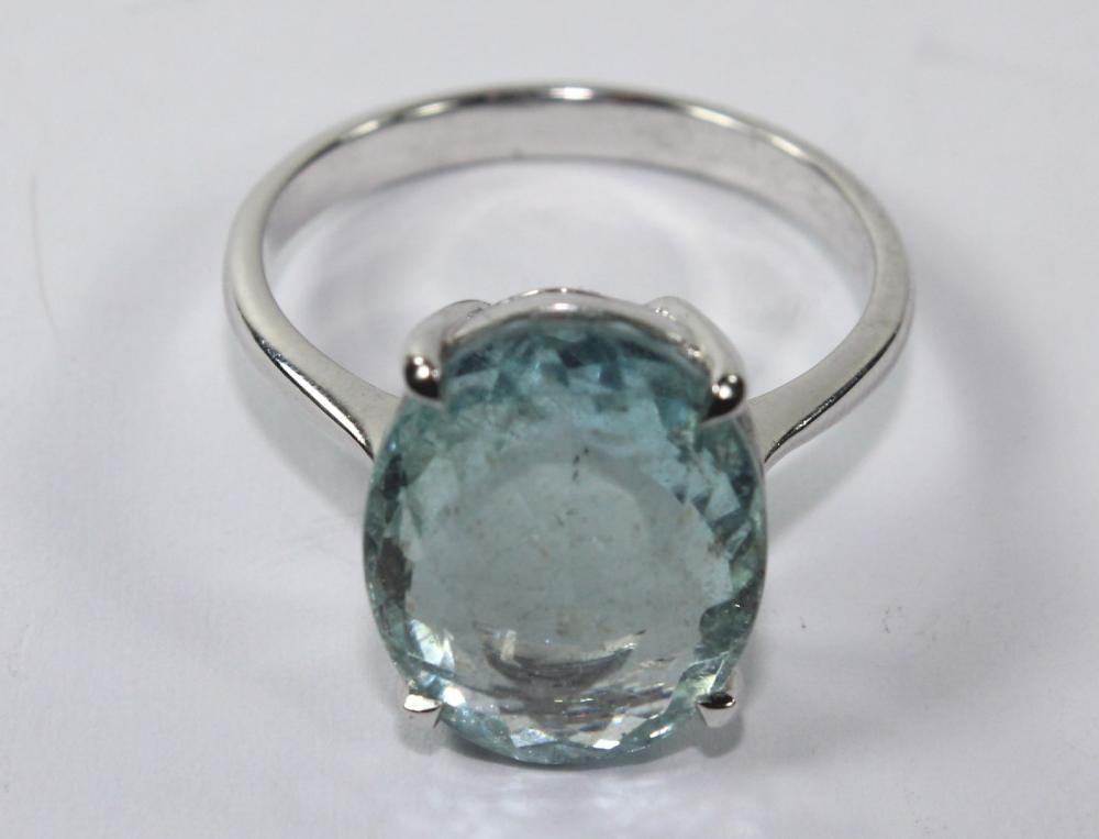 Aquamarine Ring in 9ct Whit... image