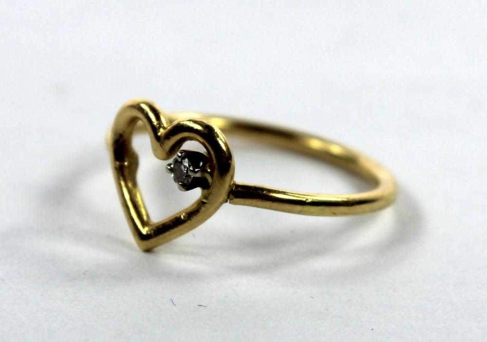 Heart Ring in 18ct Yellow G... image