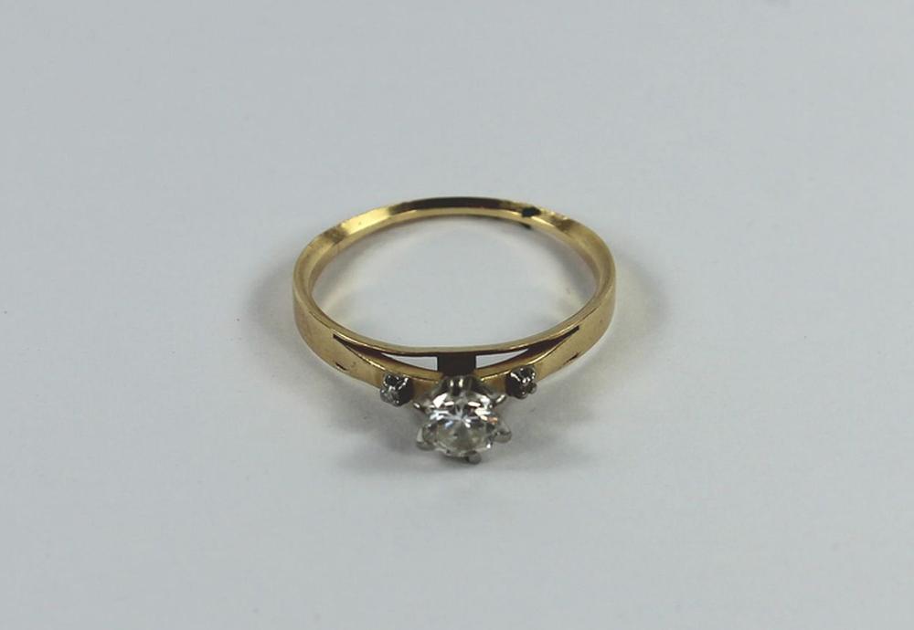 Diamond Ring in 18ct Yellow... image