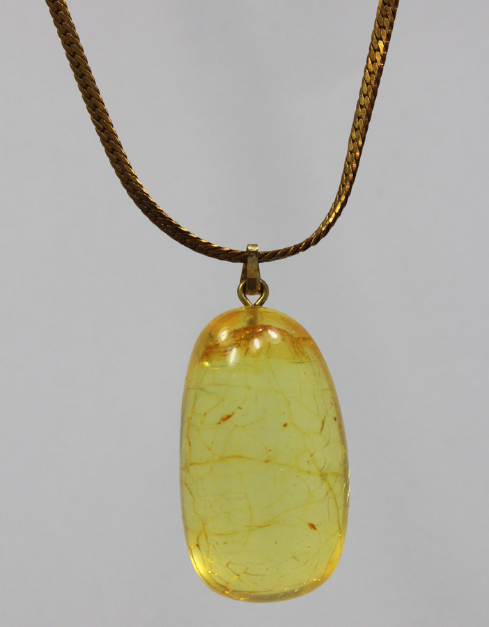 Baltic Amber Bauble on 9ct ... image