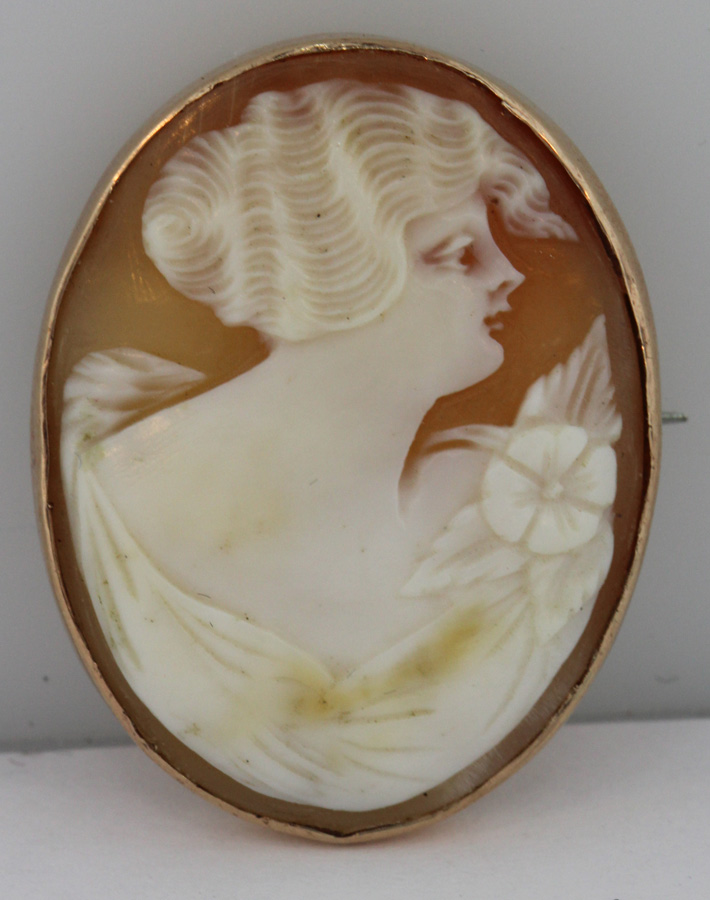 Conch Shell Cameo in 9ct Go... image