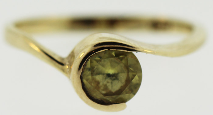 Peridot set in a 9ct Gold Ring image