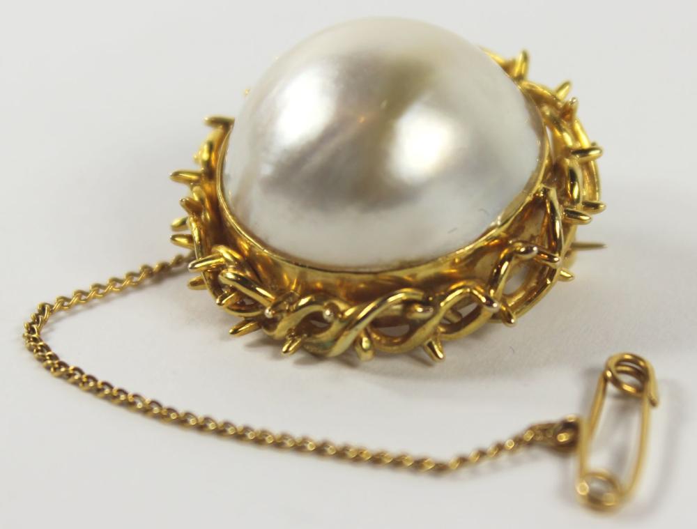 Mabe Pearl Brooch in 14ct Y... image