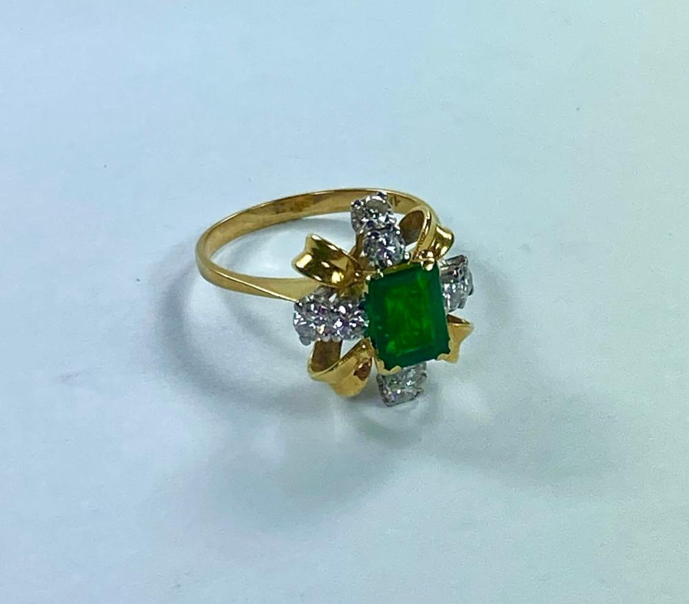 Crown-inspired Emerald & Di... image