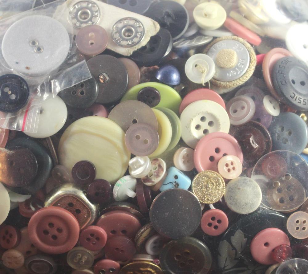 Assorted Buttons (2 Kilos) image