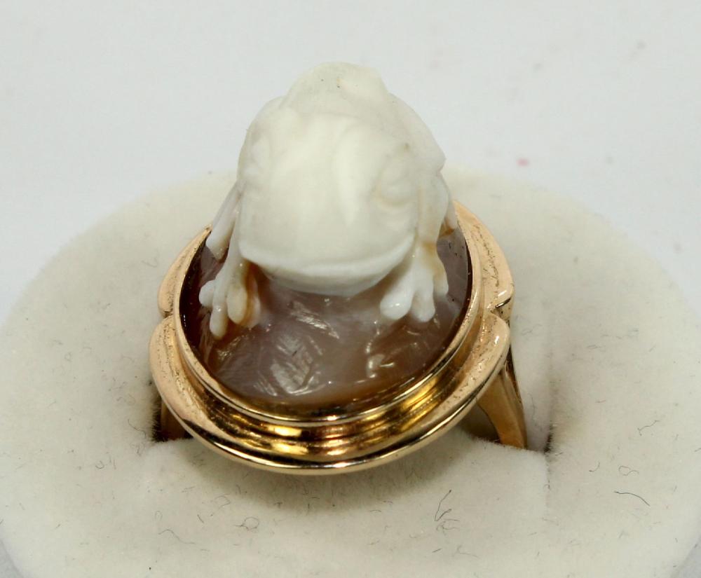 Shell Cameo Frog Ring in 9c... image