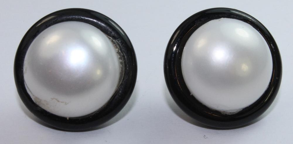 Pearl & Onyx Earrings (Pair) image