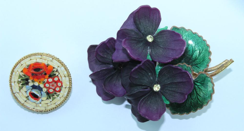 Vintage Brooches (2 items) image