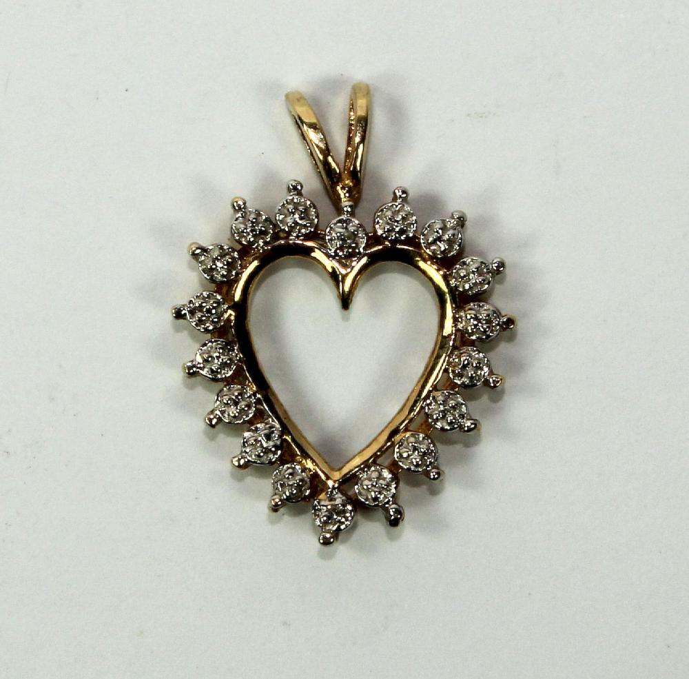 Heart-shaped Pendant in 10c... image