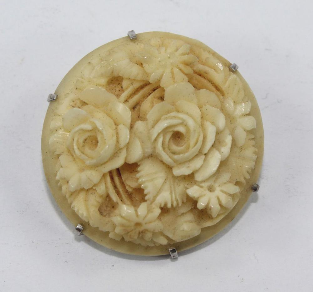 Carved Ivory Brooch in 9ct ... image